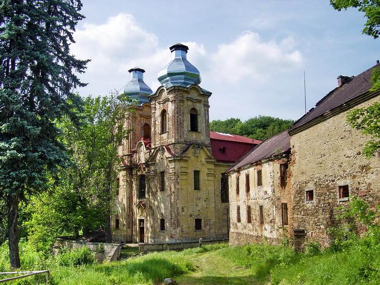 Kostel Skoky 01